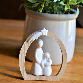 Nativité moderne dans petite arche en bois